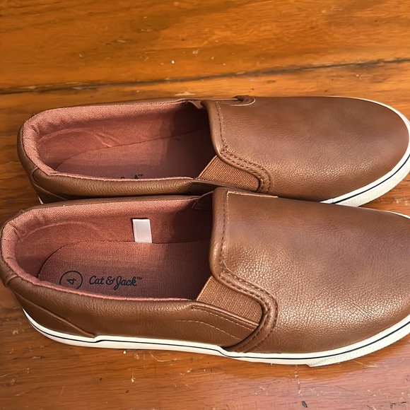 2 pairs loafer boys size 4 brown (Cat &Jack) & grey flannel (Old Navy) - Picture 4 of 6